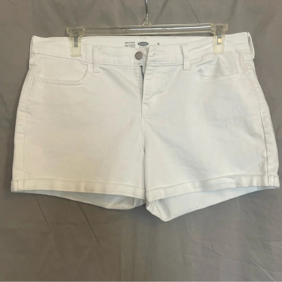 OLD NAVY Women’s Semi Fitted White Jean Short Size 14 Regular - Picture 1 of 7